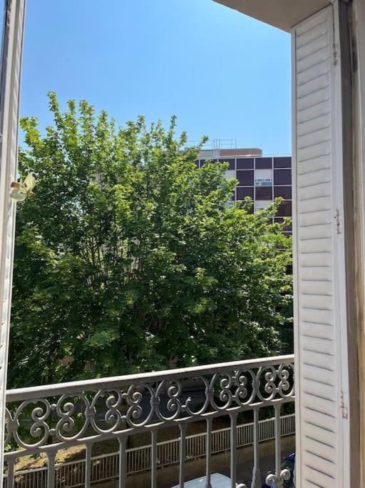 Beautiful Apartment With Balcony Париж Экстерьер фото