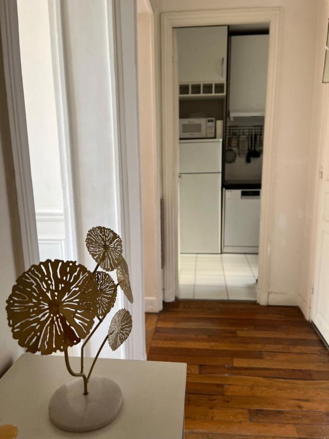 Beautiful Apartment With Balcony Париж Экстерьер фото